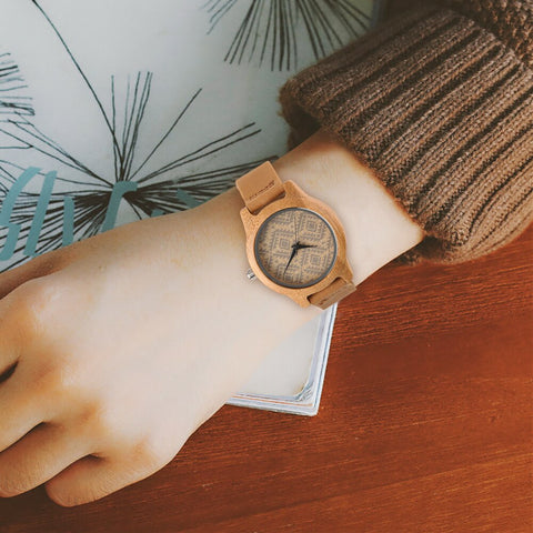 Creative Women Bamboo Wood Wrist Wtach Warm Winter Color Band Wooden Quartz Ladies Watches New Arrival Bangle Wood Clock
